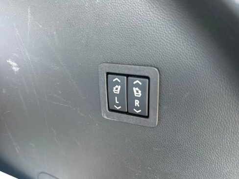Used 2023 Buick Enclave Avenir FWD image 17