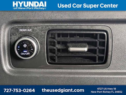 Used 2024 Hyundai Santa Fe Limited image 17