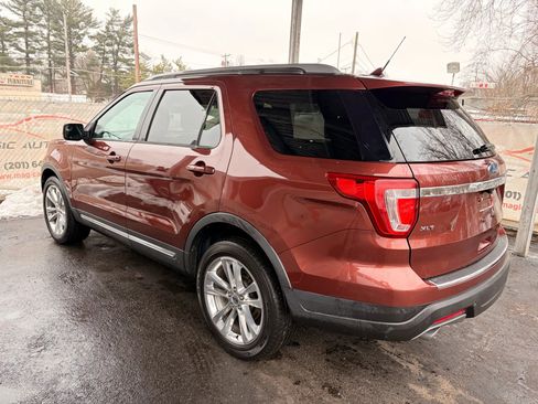 Used 2018 Ford Explorer XLT w/ Equipment Group 202A image 13