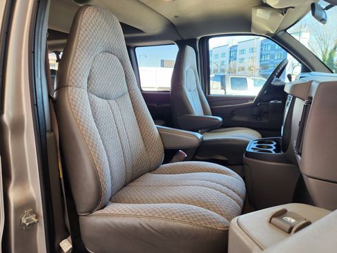 Used 2005 Chevrolet Express 3500 3500 w/ LS Preferred Equipment Group image 12