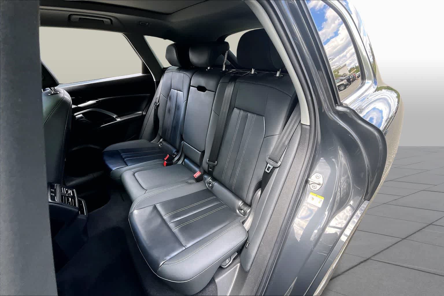 Used 2025 Audi Q5 Premium Plus w/ Premium Plus AWD/4WD image 21