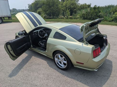 Used 2005 Ford Mustang GT Premium RWD image 4