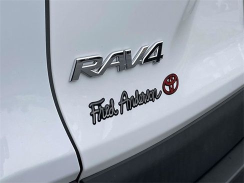 Used 2022 Toyota RAV4 XLE image 32