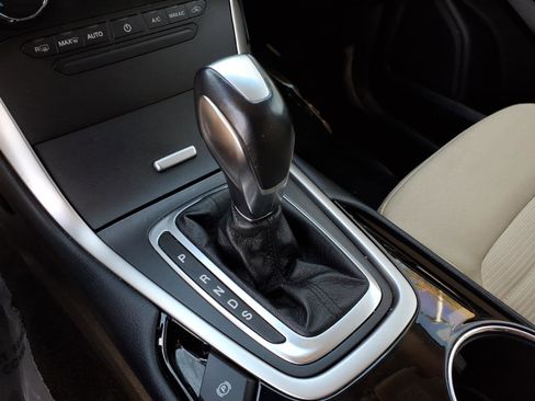 Used 2018 Ford Edge SEL image 29