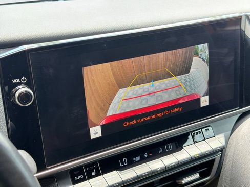 Used 2025 Toyota Camry XSE FWD image 9