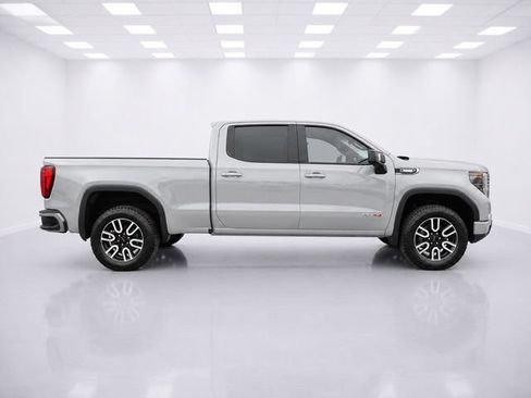 Used 2025 GMC Sierra 1500 AT4 w/ AT4 Preferred Package AWD/4WD image 4