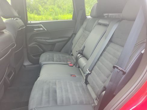 Used 2023 Mitsubishi Outlander SE AWD/4WD image 16