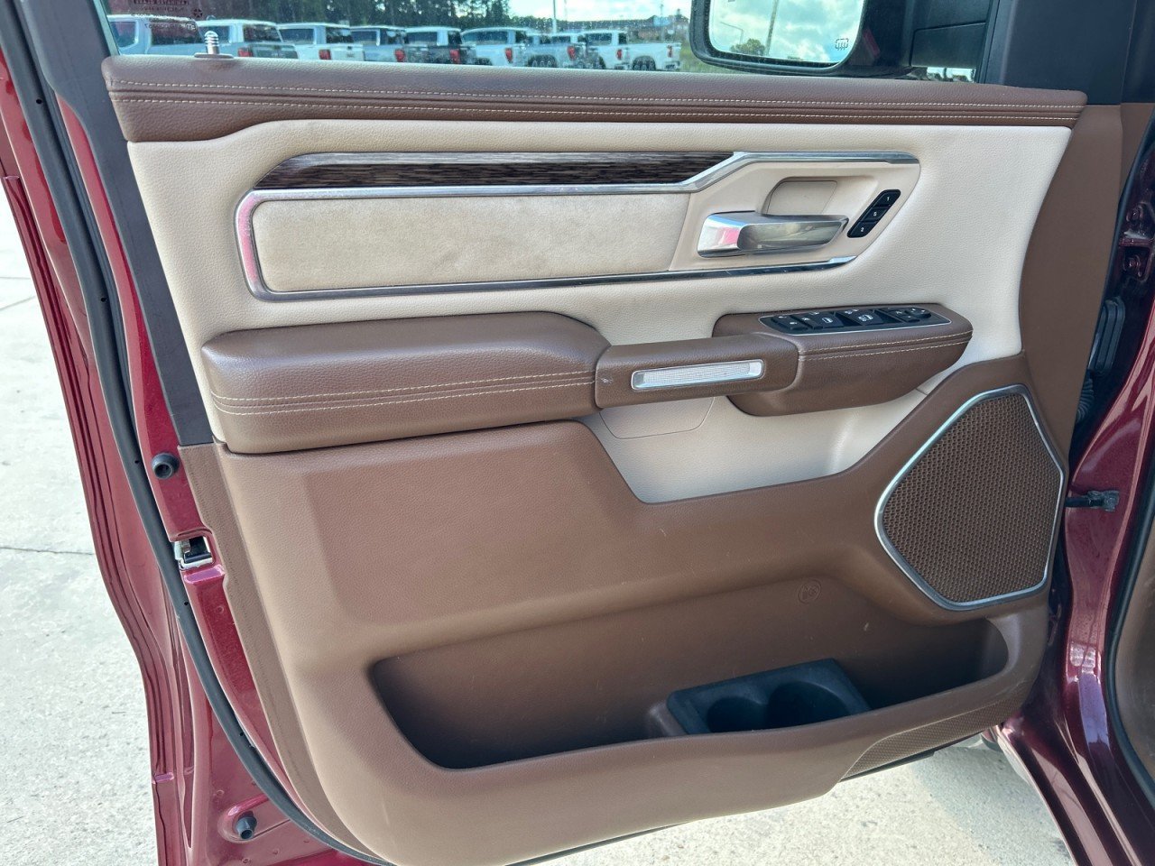 Used 2019 RAM 1500 Laramie AWD/4WD image 11