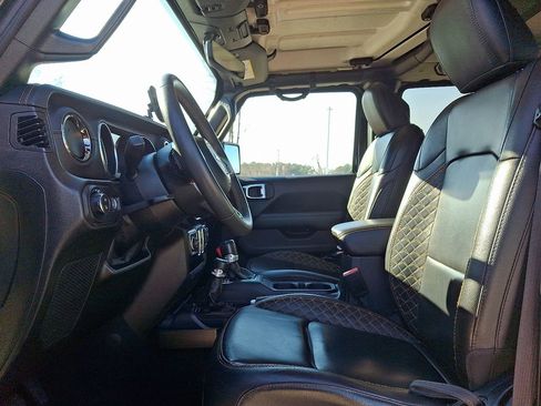 Used 2023 Jeep Gladiator Overland image 13