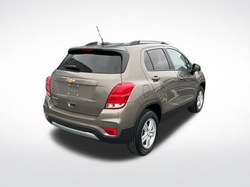 Certified 2022 Chevrolet Trax LT w/ LT Convenience Package image 7