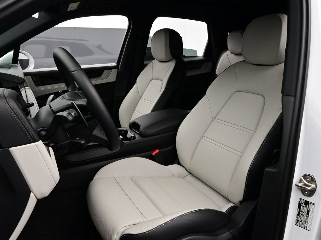 Certified 2025 Porsche Cayenne E-Hybrid AWD/4WD image 5