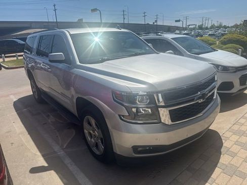 Used 2017 Chevrolet Suburban LT image 2