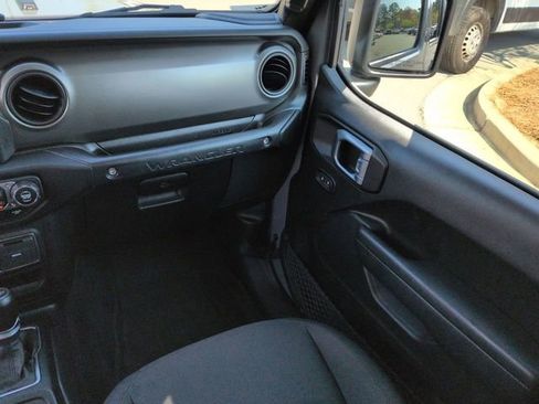 Certified 2023 Jeep Wrangler Unlimited w/ Cold Weather Group AWD/4WD image 19