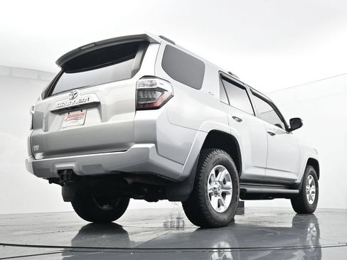 Used 2021 Toyota 4Runner SR5 AWD/4WD image 33