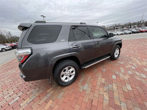 Used 2022 Toyota 4Runner SR5 image 36