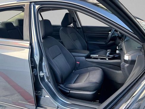 Used 2024 Nissan Altima 2.5 SV w/ SV Premium Package AWD/4WD image 30