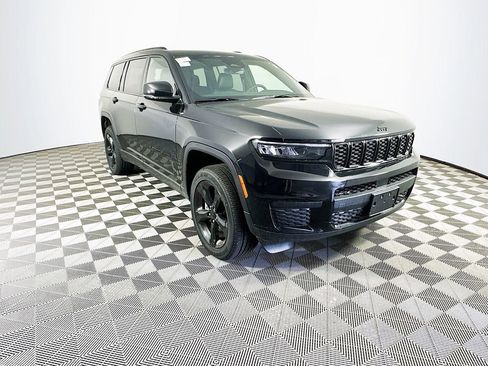 New 2025 Jeep Grand Cherokee L Altitude image 2