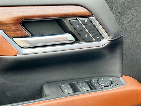 Used 2024 GMC Sierra 2500 Denali Ultimate w/ Max Trailering Package image 9