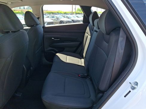 Used 2025 Hyundai Tucson SE AWD/4WD image 10
