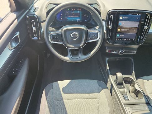 Used 2025 Volvo XC40 B5 Core image 13
