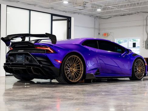 Used 2021 Lamborghini Huracan EVO RWD image 9