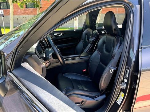 Used 2023 Volvo XC60 B5 Ultimate w/ Climate Package FWD image 34