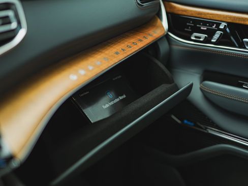 Used 2022 Jeep Grand Wagoneer Series II w/ Flexible Seating Group image 82