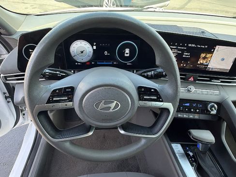 Used 2024 Hyundai Elantra SEL FWD image 18