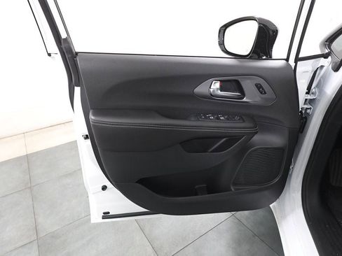 New 2026 Chrysler Pacifica Select w/ S Appearance Package FWD image 10