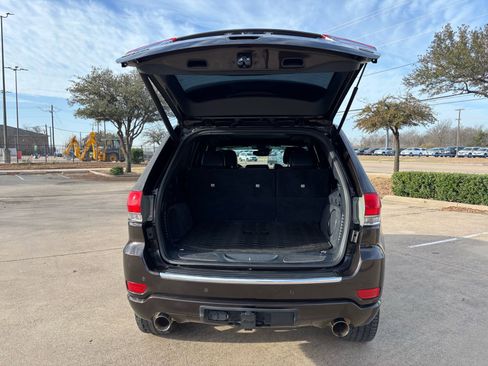 Used 2017 Jeep Grand Cherokee Overland w/ Jeep Active Safety Group image 7