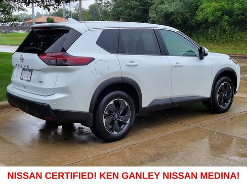 Certified 2026 Nissan Rogue SV AWD/4WD image 3