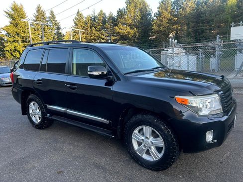 Used 2013 Toyota Land Cruiser image 2