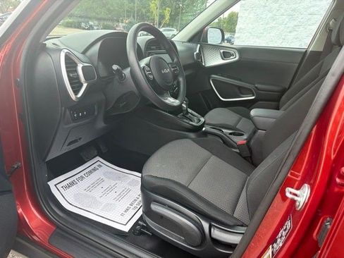 Used 2024 Kia Soul LX w/ Option Group 015 FWD image 13