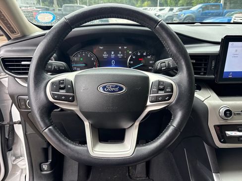 Used 2023 Ford Explorer XLT w/ Equipment Group 202A RWD image 15