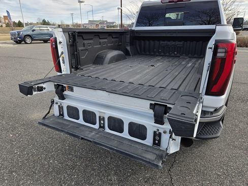 Used 2025 GMC Sierra 3500 SLT w/ SLT Convenience Package image 9