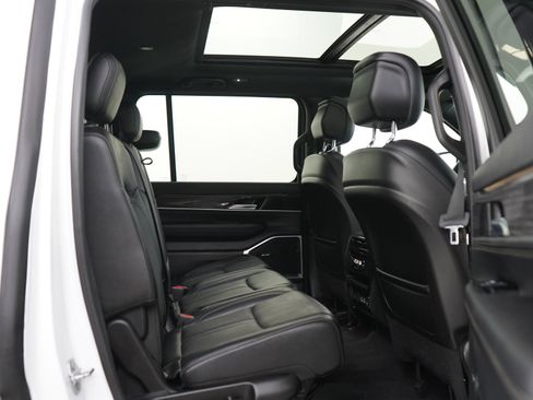 Used 2022 Jeep Wagoneer Series II w/ Premium Group I AWD/4WD image 14