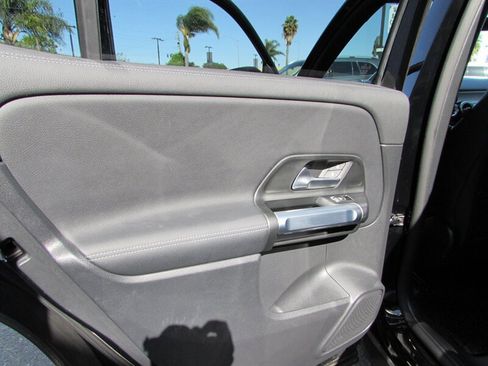 Used 2022 Mercedes-Benz EQB 300 4MATIC image 20