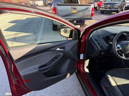 Used 2014 Ford Focus SE image 9