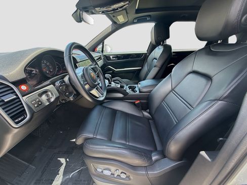 Used 2019 Porsche Cayenne AWD/4WD image 19