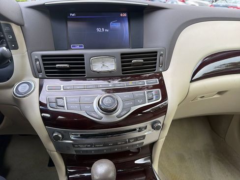 Used 2015 INFINITI Q70 3.7 RWD image 6
