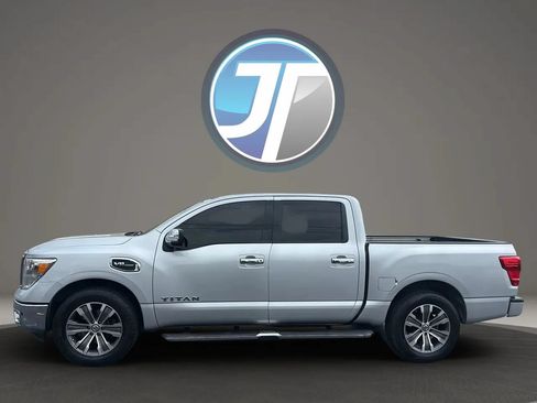 Used 2017 Nissan Titan SL RWD image 16