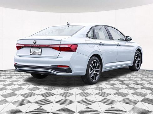 Used 2025 Volkswagen Jetta SE image 11