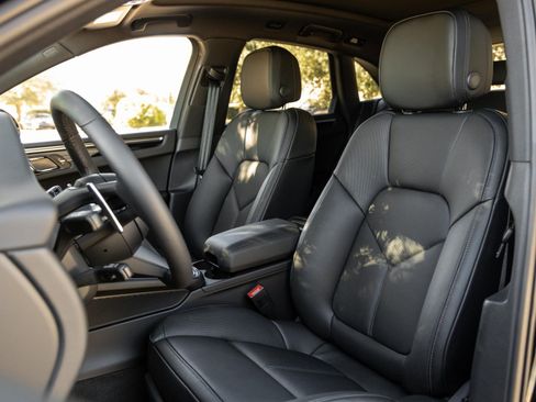 Certified 2026 Porsche Macan AWD/4WD image 5