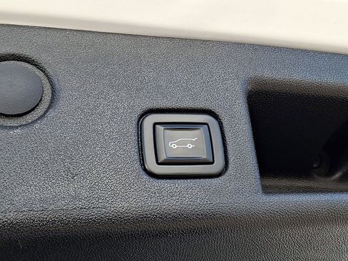 Used 2020 Chevrolet Equinox LT image 29