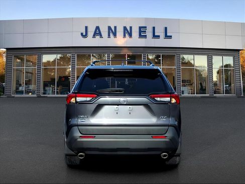 Used 2023 Toyota RAV4 XLE Premium image 7