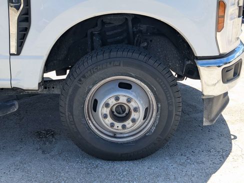 Used 2024 Ford F350 XLT AWD/4WD image 12