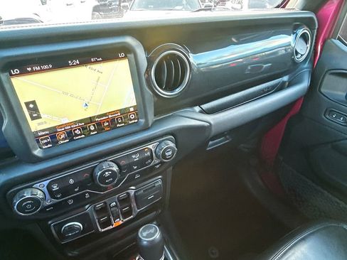 Used 2022 Jeep Wrangler Unlimited Sahara image 24