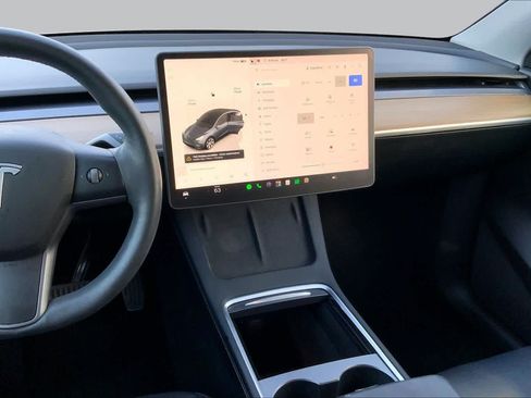 Used 2022 Tesla Model Y Long Range AWD/4WD image 6