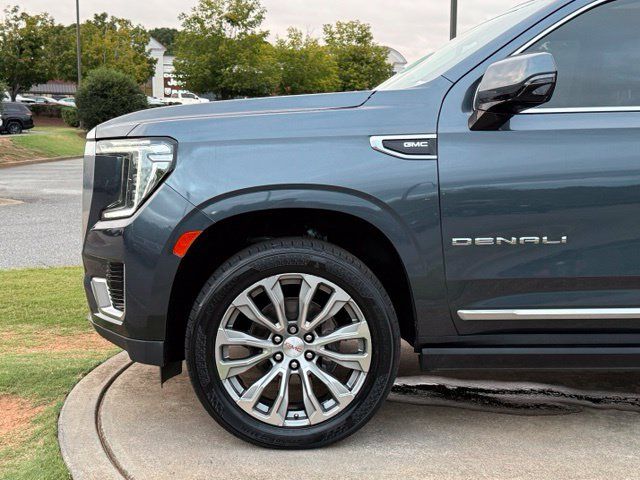 Used 2021 GMC Yukon XL Denali w/ Denali Premium Package AWD/4WD image 12