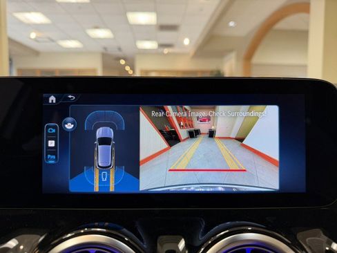 Used 2025 Mercedes-Benz GLA 250 image 12